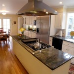 Cooktop a Gás com Coifa de Ilha em Aço Inox