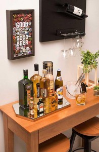 mesa com bebidas