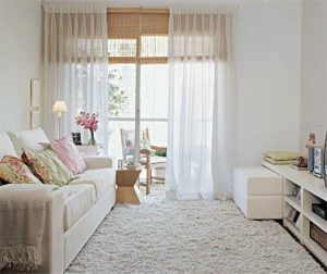 Sala decorada com cores claras