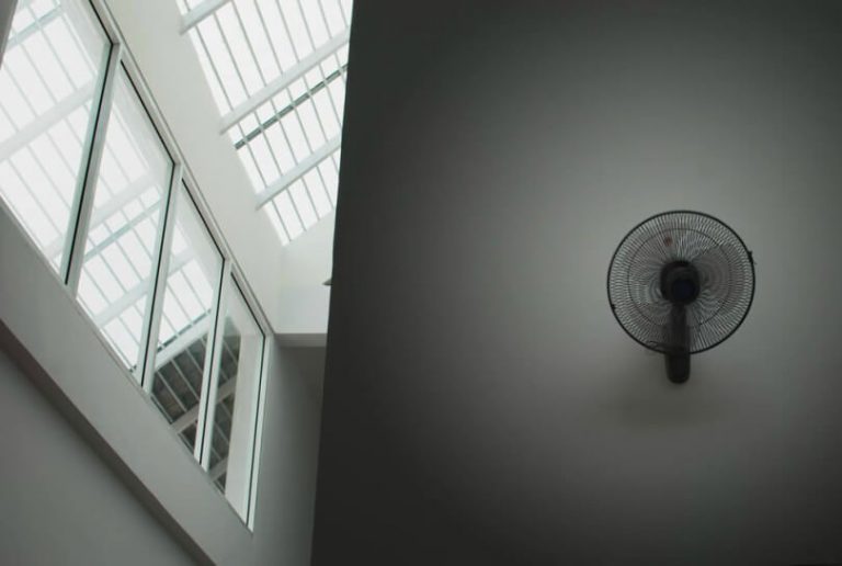 Ventilador de parede instalado