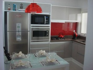 Cozinha em tons claros