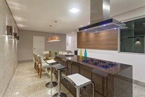 Cozinha com coifa de ilha