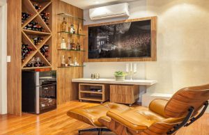 Adega climatizada na sala