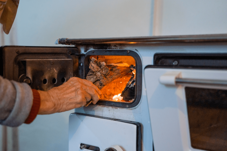 fogão-a-lenha-aceso