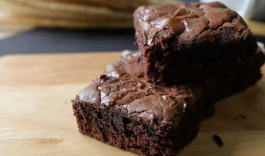 Brownie feito na Fritadeira Forno 3 em 1 Oster