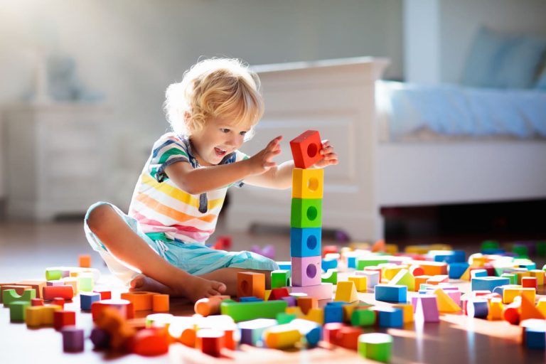 Ideias de presentes para o Dia das Crianças com brinquedos e produtos infantis.