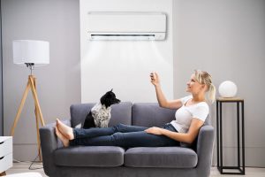 é possível economizar energia elétrica com o ar-condicionado no verão